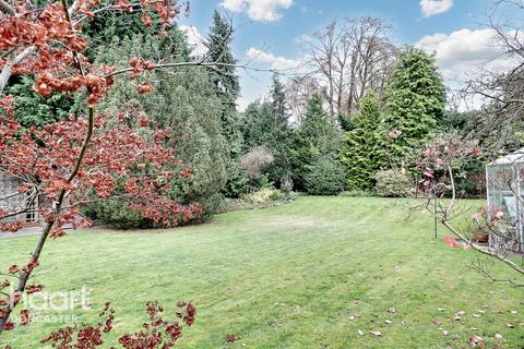 4 bedroom detached bungalow for sale, Oaklands Gardens, Bessacarr, Doncaster