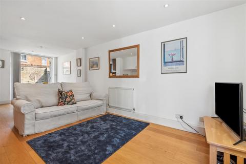 2 bedroom end of terrace house for sale, Graham Road, London, W4