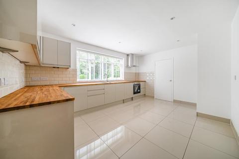 4 bedroom detached house to rent, The Glade, West Byfleet KT14