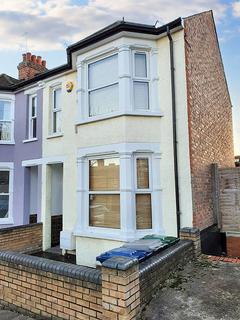 3 bedroom end of terrace house to rent, Glebe Road, London N3