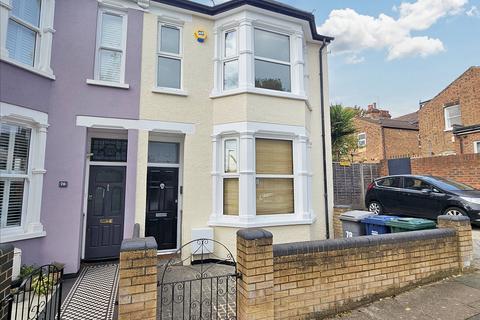 3 bedroom end of terrace house to rent, Glebe Road, London N3