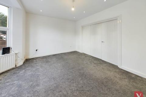 4 bedroom end of terrace house for sale, Dunstable Road, Luton LU4