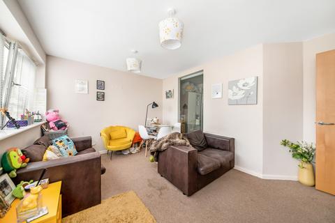 1 bedroom flat for sale, Queen Street, Morley LS27