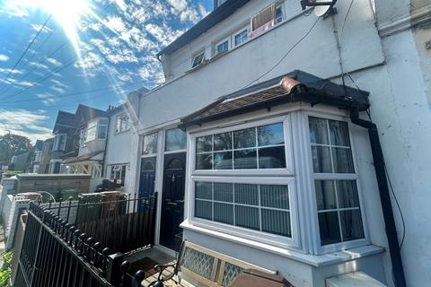 1 bedroom maisonette to rent, London Road, Mitcham