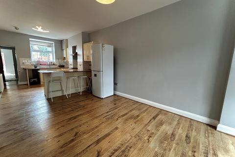 1 bedroom maisonette to rent, London Road, Mitcham