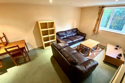 2 bedroom flat for sale, Wood Lane, Huddersfield