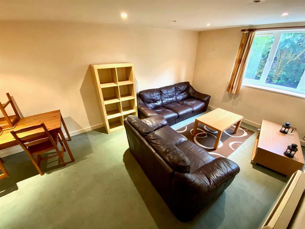 Lounge dining room.jpg