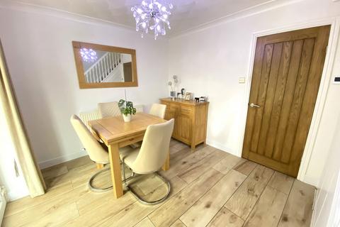 17 Ferguson Way, Oldham, OL4 2SX