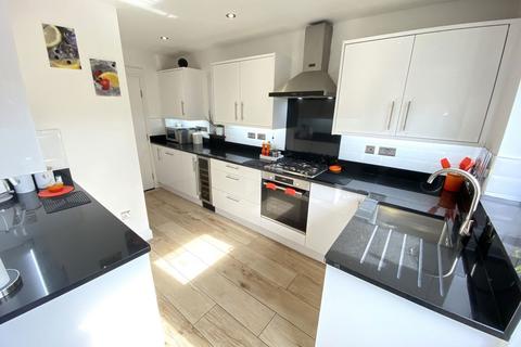 17 Ferguson Way, Oldham, OL4 2SX