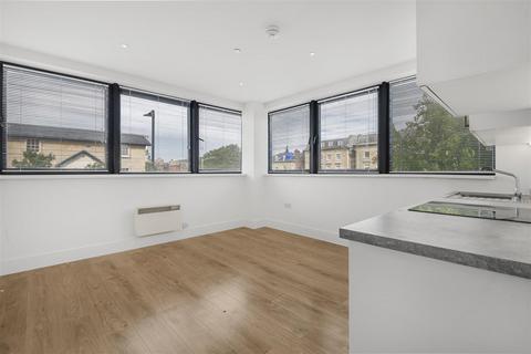 Flat 402, Hanover House, 202 Kings Road, Reading, RG1 4NN