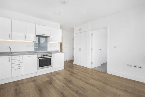 Flat 402, Hanover House, 202 Kings Road, Reading, RG1 4NN