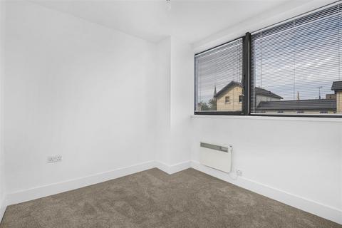Flat 402, Hanover House, 202 Kings Road, Reading, RG1 4NN