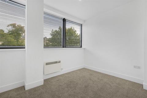 Flat 402, Hanover House, 202 Kings Road, Reading, RG1 4NN