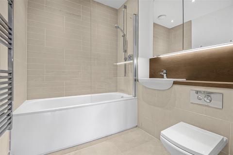 Flat 402, Hanover House, 202 Kings Road, Reading, RG1 4NN