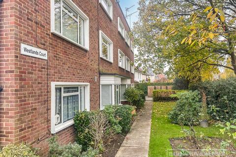 2 bedroom apartment for sale, Bridge Road, East Molesey KT8