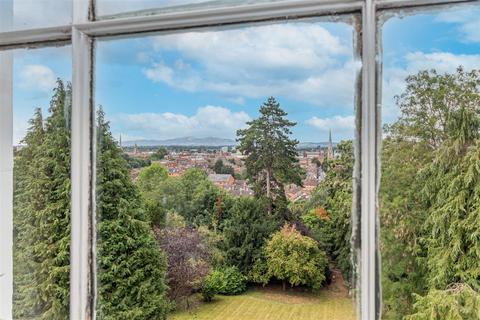 Flat 2, 10 Lansdowne Crescent, Worcester, WR3 8JE