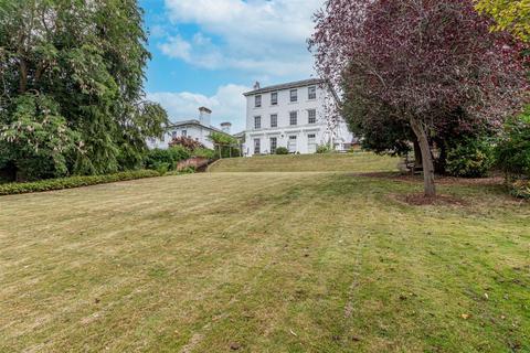 Flat 2, 10 Lansdowne Crescent, Worcester, WR3 8JE