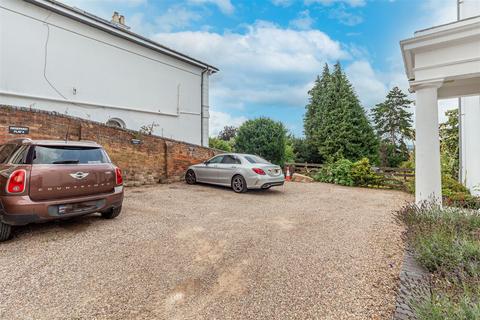 Flat 2, 10 Lansdowne Crescent, Worcester, WR3 8JE