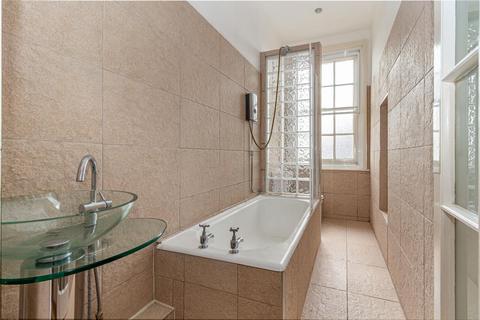 Flat 2, 10 Lansdowne Crescent, Worcester, WR3 8JE