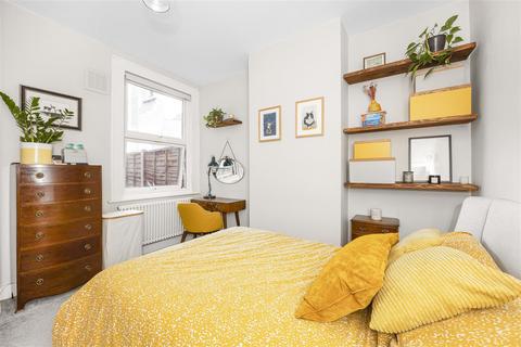 25 Scotts Road, London, E10 6LN