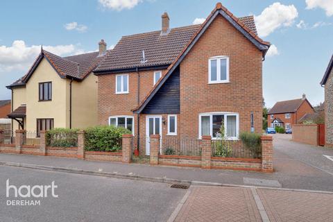 4 bedroom detached house for sale, Honeysuckle Drive, Dereham