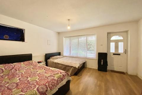 1 bedroom maisonette for sale, Ambleside Walk, Uxbridge, UB8 1XE