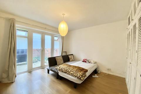 1 bedroom maisonette for sale, Ambleside Walk, Uxbridge, UB8 1XE