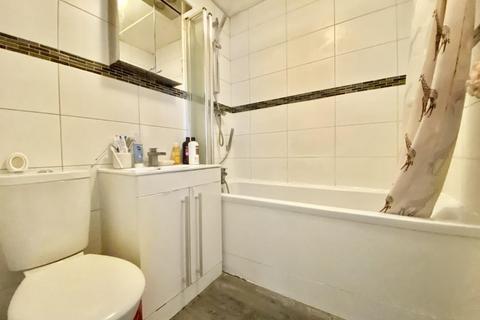 2 Ambleside Walk, Uxbridge, UB8 1XE