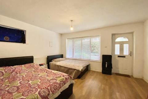 2 Ambleside Walk, Uxbridge, UB8 1XE