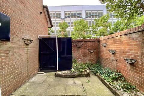 2 Ambleside Walk, Uxbridge, UB8 1XE