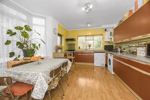 14 Hampton Road, Leytonstone, London, E11 4BZ