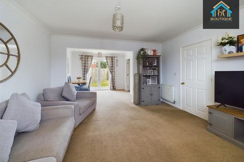 21 Grebe Way, Pickering, YO18 8TL