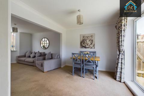 21 Grebe Way, Pickering, YO18 8TL