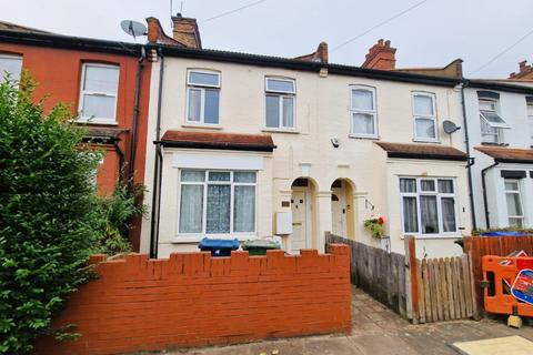 3 bedroom terraced house to rent, Harrow HA3