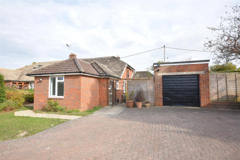 4 bedroom semi-detached bungalow for sale, Hackwood Lane, Basingstoke RG25