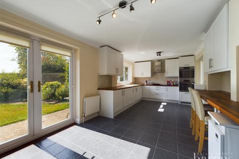 4 bedroom semi-detached bungalow for sale, Hackwood Lane, Basingstoke RG25