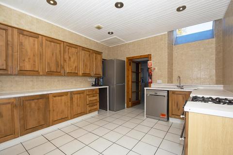 9 bedroom semi-detached house to rent, 302 Great Western Road, Aberdeen, AB10 6PL