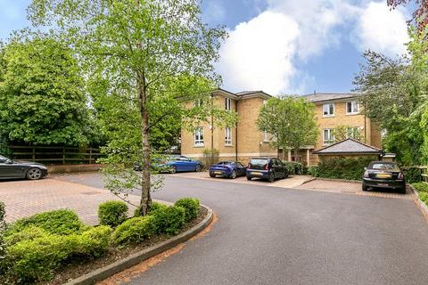 2 bedroom apartment to rent, Tupwood Lane, Caterham, Surrey, CR3