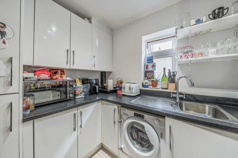 2 bedroom apartment for sale, Uxbridge Road, Hayes, Middlesex