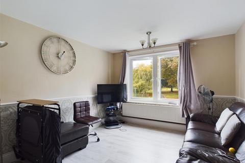 2 bedroom flat to rent, Whitby Court, London