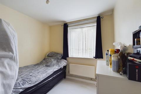 2 bedroom flat to rent, Whitby Court, London