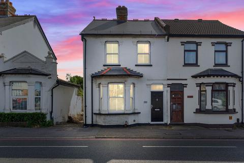 309 Hook Road, Chessington, KT9 1EH