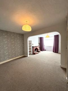 3 bedroom terraced house to rent, Shalford Road, Solihull B92