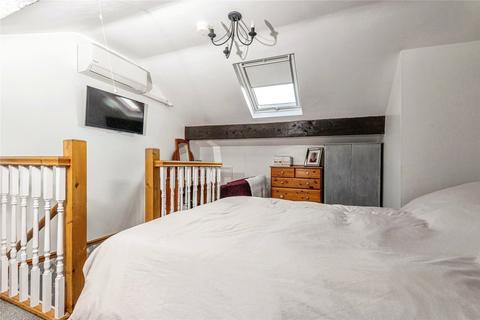 4 Cross Keys, Ossett, WF5 9SJ