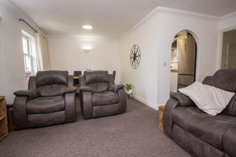 2 bedroom flat for sale, Millfield Avenue, East Cowes