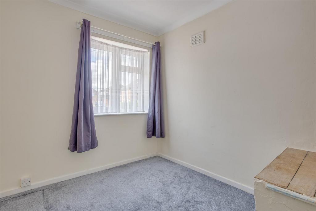 105 Chiltern Avenue, HP12 3 UW-4.jpg
