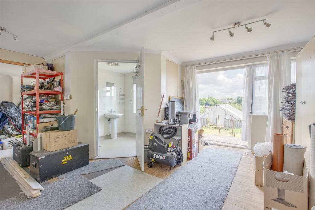 105 Chiltern Avenue, HP12 3 UW-9.jpg