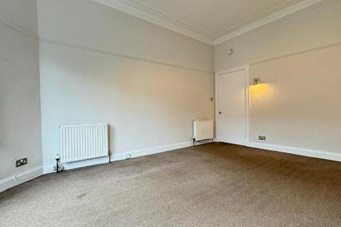 2 bedroom flat to rent, Dudley Drive, Glasgow G12