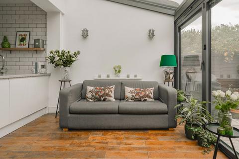 52 Ailsa Avenue, Twickenham, TW1 1NG