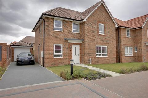 4 bedroom detached house for sale, Warwick Crescent, Brough